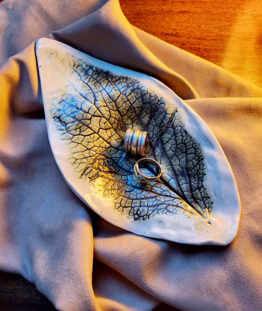 leaf dish pottery